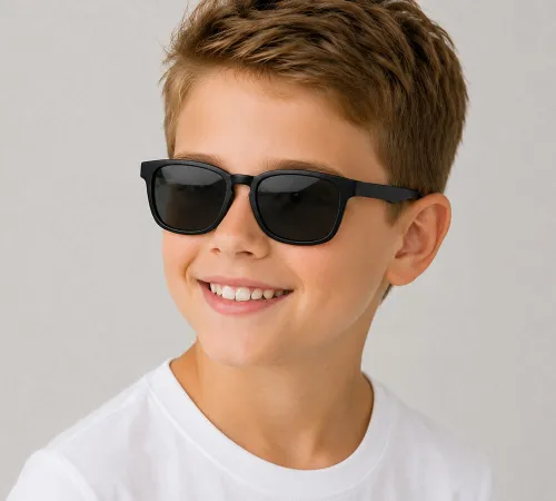 czarne-okulary-dla-dzieci-sunoptic-sk9c-na-chlopcu.jpg