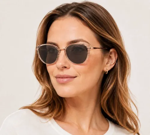modelka-w-transparentnych-okularach-fotochromowych-cat-eye.jpg